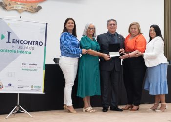 Imprensa Oficial é homenageada em solenidade da Controladoria Geral do Estado do AM