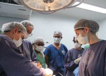 “A cirurgia veio na hora certa”, diz filho e paciente idoso atendido na jornada de cirurgias promovida pela Saúde do Amazonas