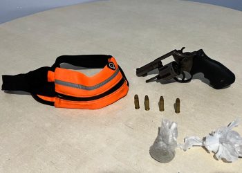 Na zona sul, PMAM prende homem com arma de fogo e drogas