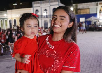 No Largo de São Sebastião, transmissão da última noite do 56º Festival de Parintins encanta torcedores