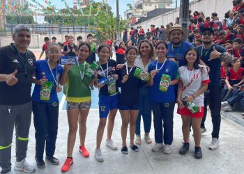 Alunas participam de torneio de futebol em alusão a Copa do Mundo Feminina