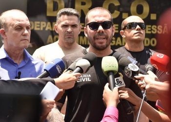 PC-AM deflagra Operação Ultimato e apreende cerca de duas toneladas de drogas e sete fuzis de grosso calibre no Rio Solimões