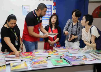 Professoras do Japão visitam escolas bilíngues da rede estadual