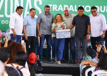 Governo do Amazonas entrega fomento a produtores rurais de Rio Preto da Eva