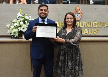 UEA recebe homenagem da CMM pelos 22 anos de história