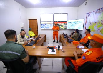 Governo do Amazonas recebe 23 brigadistas do Ibama para reforçar combate às queimadas na Região Metropolitana