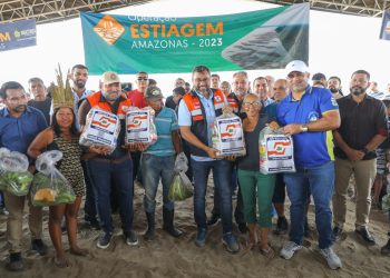Operação Estiagem: Governo do Amazonas leva mais de 1.000 toneladas de alimentos para comunidades isoladas pela seca no estado
