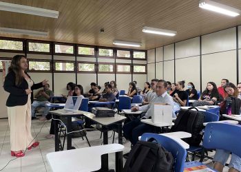 Polícia Científica: Peritos criminais fazem palestra para estudantes de Química da Ufam