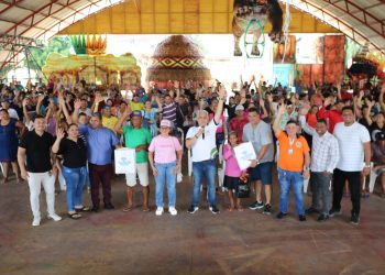 Sepror entrega kits “Atualiza Pescador” em Manacapuru