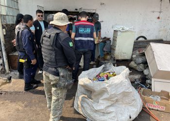 Cinco estabelecimentos do ramo de sucatas são autuados nesta quinta-feira nas zonas sul e centro-sul de Manaus