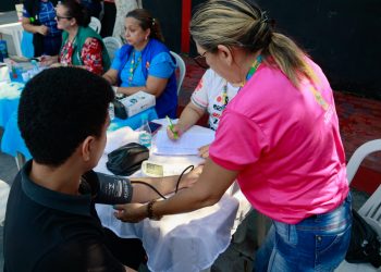 ‘Noite do Encanto’: Sejusc promove dia de cuidados e ceia natalina a pessoas em situação de rua