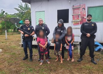 PC-AM resgata mulher e três crianças que viviam sob ameaça e cárcere privado em Fonte Boa