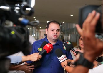 Governador em exercício, Roberto Cidade, visita Sine Amazonas e destaca ampliação de vagas de emprego em 2024