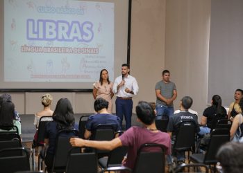 Amazonastur capacita profissionais do turismo em curso de Libras
