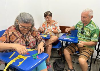 CECF Maria de Miranda Leão: Idosos confeccionam máscaras e ensaiam marchinhas para o Carnaval