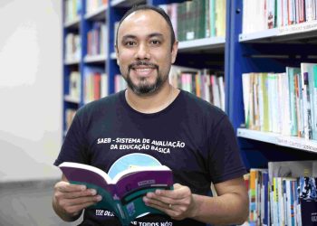 Eeti Petrônio Portela promove projeto de incentivo à escrita e a literatura