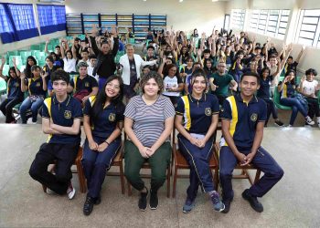 Educação que transforma: Projeto de escola estadual amplia aprovação de alunos em vestibular