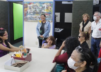 Biblioteca Braille do Amazonas promove inclusão social em estreia de curso de pintura para pessoas com deficiência visual