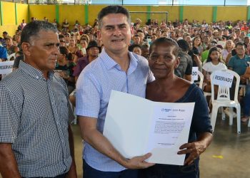 Prefeitura de Manaus entrega mil registros de imóveis aos moradores do bairro Colônia Antônio Aleixo