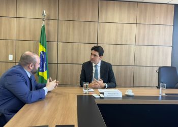 Sedurb e Ministério dos Transportes debatem reestruturação e reformas dos aeroportos no interior do Amazonas