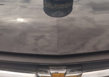 Policiais militares recuperam veículo abandonado e com restrição de roubo na zona leste