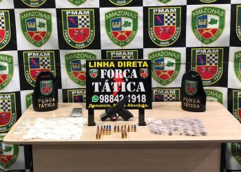 Polícia Militar do Amazonas prende homem e apreende 252 trouxinhas de drogas, munições e armamento