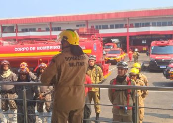 Corpo de Bombeiros monta força-tarefa para extinguir incêndio em Iranduba