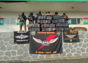 SSP-AM apreende 362 kg de drogas em embarcação após confronto com narcotraficantes no Rio Solimões