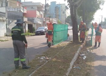Prefeitura de Manaus intensifica ações de limpeza na área central e em pontos estratégicos da cidade