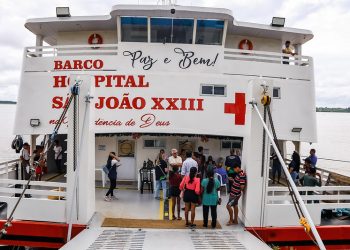 Barco Hospital São João XXIII supera expectativa de atendimentos, em expedição em parceria com a SES-AM