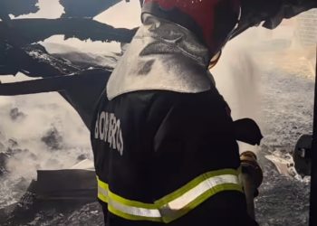 Corpo de Bombeiros combate incêndio de grande proporção em fábrica de bebidas