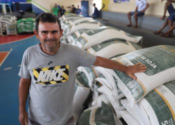 Produtores rurais de Manaquiri são beneficiados com ração para animais e Aquisição de alimentos da agricultura familiar