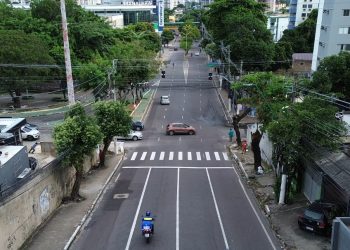 Novo semáforo é instalado no cruzamento das avenidas Umberto Calderaro e Belo Horizonte para melhorar fluxo e segurança