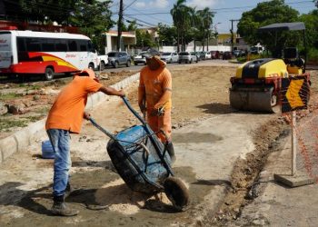 Prefeitura de Manaus avança nos serviços de intervenção viária na rua São Judas Tadeu com avenida Max Teixeira