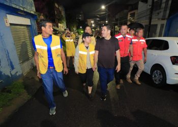Prefeito de Manaus em exercício Renato Junior mobiliza equipes e presta assistência a vítimas após desabamento de muro no bairro Praça 14 de Janeiro