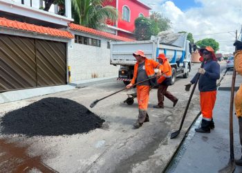 Prefeitura de Manaus realiza recuperação asfáltica e limpeza no bairro Mutirão com o programa ‘Mutirão no Bairro’