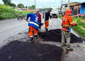 Prefeitura de Manaus realiza recuperação asfáltica em via da Zona Norte