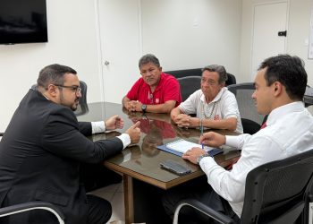 Festival de Parintins 2025: PGE-AM recebe presidente e advogado do boi-bumbá Garantido para alinhamento de questões jurídicas
