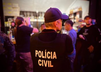 Operação Harpócrates: PC-AM fiscaliza bares e adegas em bairros das zonas norte e oeste