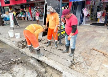 Prefeitura de Manaus realiza manutenção em sistema de drenagem da avenida Eduardo Ribeiro