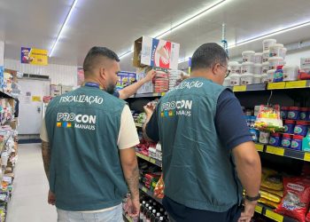 Procon Manaus e Visa Manaus realizam operação conjunta em supermercados para garantir segurança alimentar e proteção ao consumidor