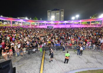 Manaus completa 356 anos com celebração gospel na Ponta Negra e show de Ana Paula Valadão