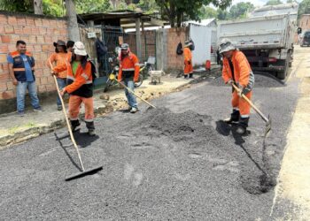 Prefeitura de Manaus atende solicitação de moradores e realiza serviços de recuperação asfáltica em rua do bairro Colônia Terra Nova