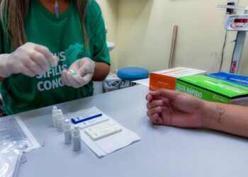 Moradores do Puraquequara participam de atividades educativas da prefeitura sobre sífilis e câncer de mama