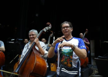 Amazonas Filarmônica promove ensaio sensorial com alunos surdos no Teatro Amazonas