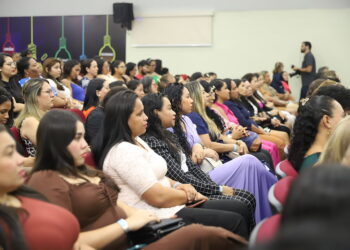Estudantes de pedagogia recebem certificação da Prefeitura de Manaus por participação nos programas ‘Alfabetiza+’ e ‘Alfabetiza Manaus’