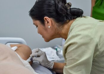 SES-AM qualifica profissionais da Atenção Básica de Saúde para inserção de implante contraceptivo