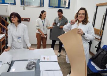 Fuham capacita servidores e profissionais de Lábrea em confecção de palmilhas com materiais avançados para pacientes com hanseníase