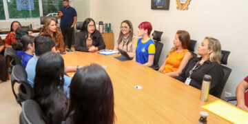 Estudantes da Prefeitura de Manaus apresentam conquistas na ação ‘Grêmio no Gabinete’